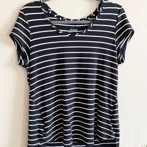 Columbia tee with side zipper pocket